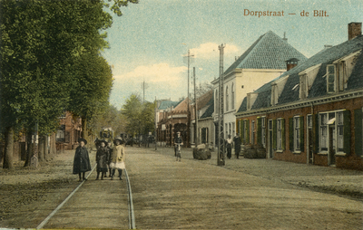  De Dorpsstraat in oostelijke richting