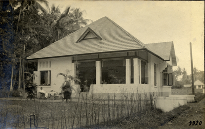  foto met huis van Christiaan Marie Elise Schiethart in Indië