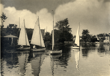  Zeilboten op de Vecht aan de noordkant van Vreeland