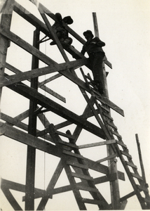  Bouw watertoren Maartensdijk (nu Utrecht na annexatie in 1954), Steigers maken