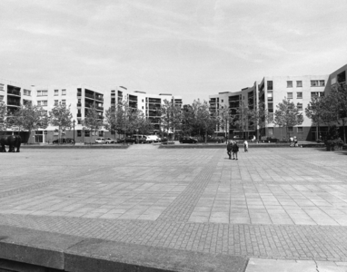 121910 Gezicht op enkele flatgebouwen aan de Plantage te Utrecht, uit het zuidwesten.
