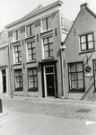 92073 Gezicht op de voorgevel van het huis Dorpsstraat 29 te Baambrugge (gemeente Abcoude); rechts een gedeelte van het ...