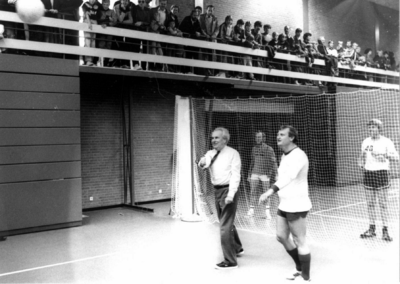 90815 Afbeelding van het Groot Meerns Volleybalspektakel in het Sportcentrum Oudenrijn aan de Europaweg te De Meern ...