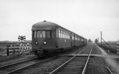 160979 Afbeelding van het diesel-electrische treinstel nr. 192 (DE 5, serie 181-197, voorheen serie 51-68) van de N.S. ...