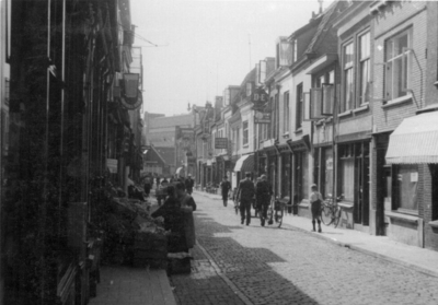 73827 Gezicht in de Willemstraat te Utrecht, vanuit het noorden.