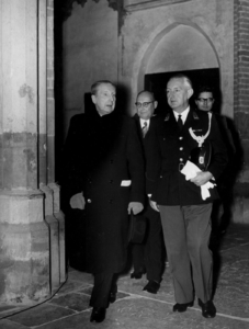 157543 Afbeelding van J. E. H. baron van Nagell (kamerheer in buitengewone dienst van H.M. de Koningin) en ...