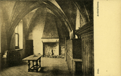 124460 Interieur van de Domkerk (Munsterkerkhof) te Utrecht: archiefkamer.N.B. In 1912 is de straatnaam Munsterkerkhof ...