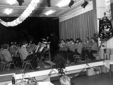 91734 Afbeelding van een concert door de Christelijke Harmonie Vleuten in het cultureel centrum De Schakel ...