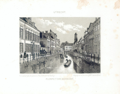 35970 Gezicht op de Plompetorengracht te Utrecht uit het noorden, met op de achtergrond de Eerste Wittevrouwenbrug en ...