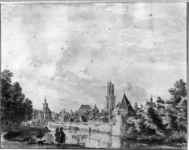 36621 Gezicht over de stadsbuitengracht te Utrecht op de stadswal uit het noorden, met links de Wittevrouwenpoort, ...