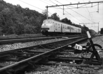 151046 Afbeelding van een electrisch treinstel mat. 1964 (plan V) van de N.S. bij het emplacement Maarn GE te Maarn.