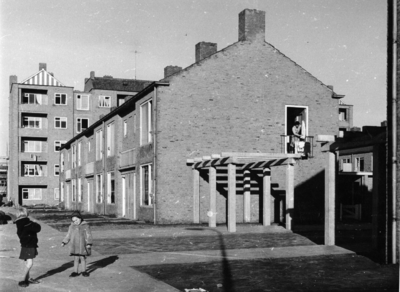 71083 Gezicht op de huizen Stormdijklaan 12 -lager te Utrecht.