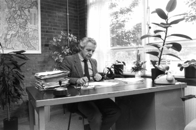 91864 Portret van P.J.N. Booij, gemeentesecretaris van de gemeente Vleuten-De Meern van oktober 1985 tot juli 1992, ...