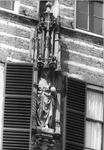 60974 Afbeelding van het beeld Christus Salvator Mundi in de westgevel van Paushuize (Kromme Nieuwegracht 49) te Utrecht.