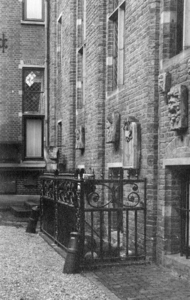 78689 Gezicht op een gedeelte van de gevel aan de binnenplaats van het Centraal Museum (Agnietenstraat 1) te Utrecht, ...