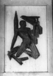 156133 Afbeelding van het door Charles Hammes vervaardigde bronzen reliëf in het N.S.-station Nijmegen te Nijmegen, ...