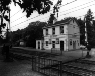 150463 Gezicht op de perronzijde van het N.S.-station Hulshorst te Hulshorst.