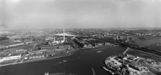 25632 Panorama van het noordwestelijk deel van Utrecht, vanaf de schoorsteen bij de Electriciteitscentrale Lage Weide ...