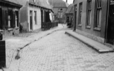 24770 Gezicht in een straatje nabij het Frederiksoord te Vreeswijk.