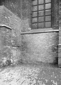 81650 Gezicht op een deel van het koor van de Jacobikerk (Jacobskerkhof) te Utrecht.