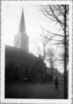 81210 Gezicht op de Geertekerk te Utrecht; met op de voorgrond het Geertekerkhof.