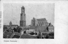 26371 Gezicht op de Domkerk en -toren (Domplein) te Utrecht, vanaf, vermoedelijk, de Sociëteit Sic Semper (Trans 19), ...
