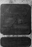 156093 Afbeelding van een plaquette ter herinnering aan de opening van de Zoetermeerlijn aan de gevel van het ...