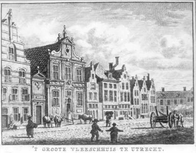 38112 Gezicht op de voorgevels van de huizen aan de zuidoostzijde van de Voorstraat te Utrecht uit het noorden, met het ...