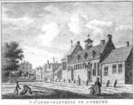 38335 Gezicht op de Vleutenseweg te Utrecht met St.-Jobsgasthuis en op de achtergrond de Catharijnepoort.