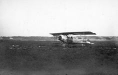 122489 Afbeelding van een vliegtuig op de vliegbasis Soesterberg te Soesterberg (gemeente Soest).