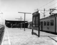 150333 Gezicht op het nieuwe, derde perron van het N.S.-station Gouda te Gouda.