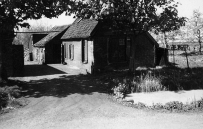 25524 Gezicht op een boerderij aan de Groenlandsekade (gemeente Vinkeveen).