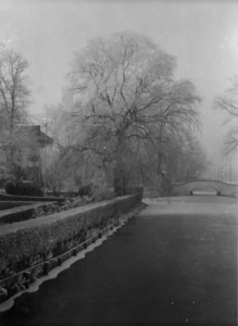 24748 Gezicht op de Biltsche Grift te De Bilt, uit het oosten, ter hoogte van het Kloosterpark.