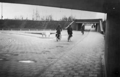 24778 Gezicht in een fietstunnel van het verkeersplein De Berekuil te Utrecht.
