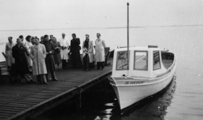 26259 Afbeelding van de excursiegangers tijdens een excursie o.l.v. prof. dr. H. W. Julius (hoogleraar gezondheidsleer ...