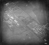 84825 Verticale luchtfoto van de wijk Zuilen te Zuilen, uit het zuidwesten; links de Wagon- en Bruggenfabriek Werkspoor ...