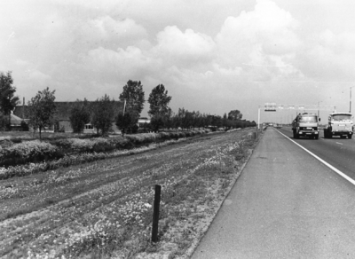 89263 Gezicht vanuit het zuidoosten op de Reijerscop en de Rijksweg A12 te De Meern (gemeente Vleuten-De Meern) met ...