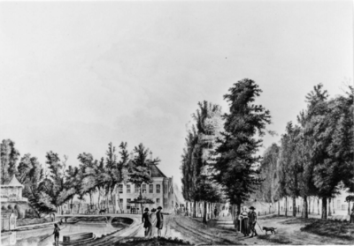 123923 Gezicht in de Maliebaan te Utrecht uit het zuidwesten met links de punt van het bolwerk Lepelenburg en in het ...