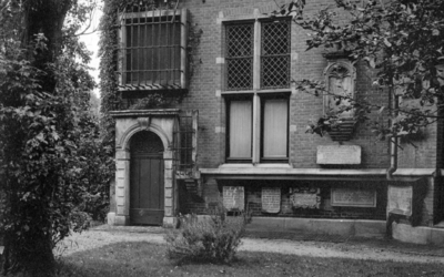 78688 Gezicht op een gedeelte van de gevel aan de binnenplaats van het Centraal Museum (Agnietenstraat 1) te Utrecht, ...