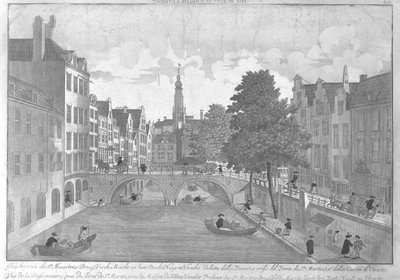 30432 Gezicht op de Oudegracht te Utrecht met de Maartensbrug, links de achtergevels van de huizen aan de Lijnmarkt, ...