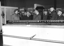 163906 Afbeelding van een model van het electrische treinstel nr. 412 (mat. 1936) van de N.S. op een stand van de N.S. ...