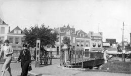 83440 Gezicht op de Noorderbrug over de Stadsbuitengracht te Utrecht, uit het zuidoosten; op de achtergrond de ...