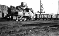 160819 Afbeelding van de stoomlocomotief nr. 41 van de Staatsmijnen (StM) met een kolentrein te Heerlen.