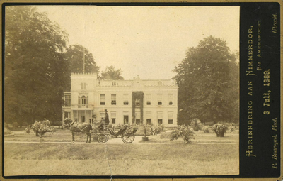6038 Gezicht op het huis Nimmerdor aan de Arnhemseweg te Amersfoort, met op de voorgrond een koets.
