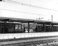 150334 Gezicht op het nieuwe, derde perron van het N.S.-station Gouda te Gouda.