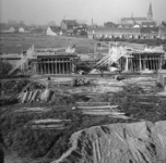 156387 Gezicht op de in aanbouw zijnde perrontunnel voor het nieuwe N.S.-station Eindhoven te Eindhoven.