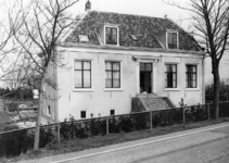 92123 Gezicht op de voorgevel van het herenhuis Middelvaart (Rijksstraatweg 101-103) te Baambrugge (gemeente Abcoude).