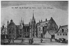123862 Gezicht op het Bisschopshof te Utrecht vanaf de binnenplaats, met linksachter de daken van de huizen aan het Wed.