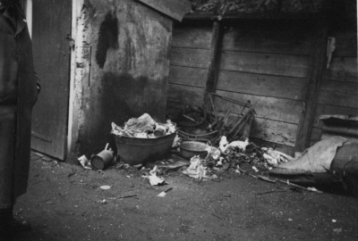 26263 Gezicht op het privaat van enkele voormalige diaconiewoningen te Loosdrecht.