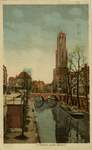 123400 Gezicht op de Oudegracht Tolsteegzijde te Utrecht met op de voorgrond de Gaardbrug en op de achtergrond de Domtoren.